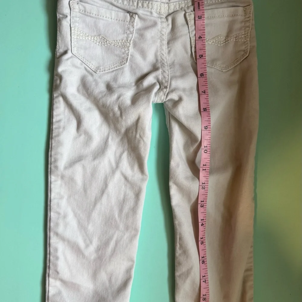 Size‎ 3Toddler Lot Of 4 - 1 Jeans, 1 Sweater, 1 Sweatshirt, 1 Socks